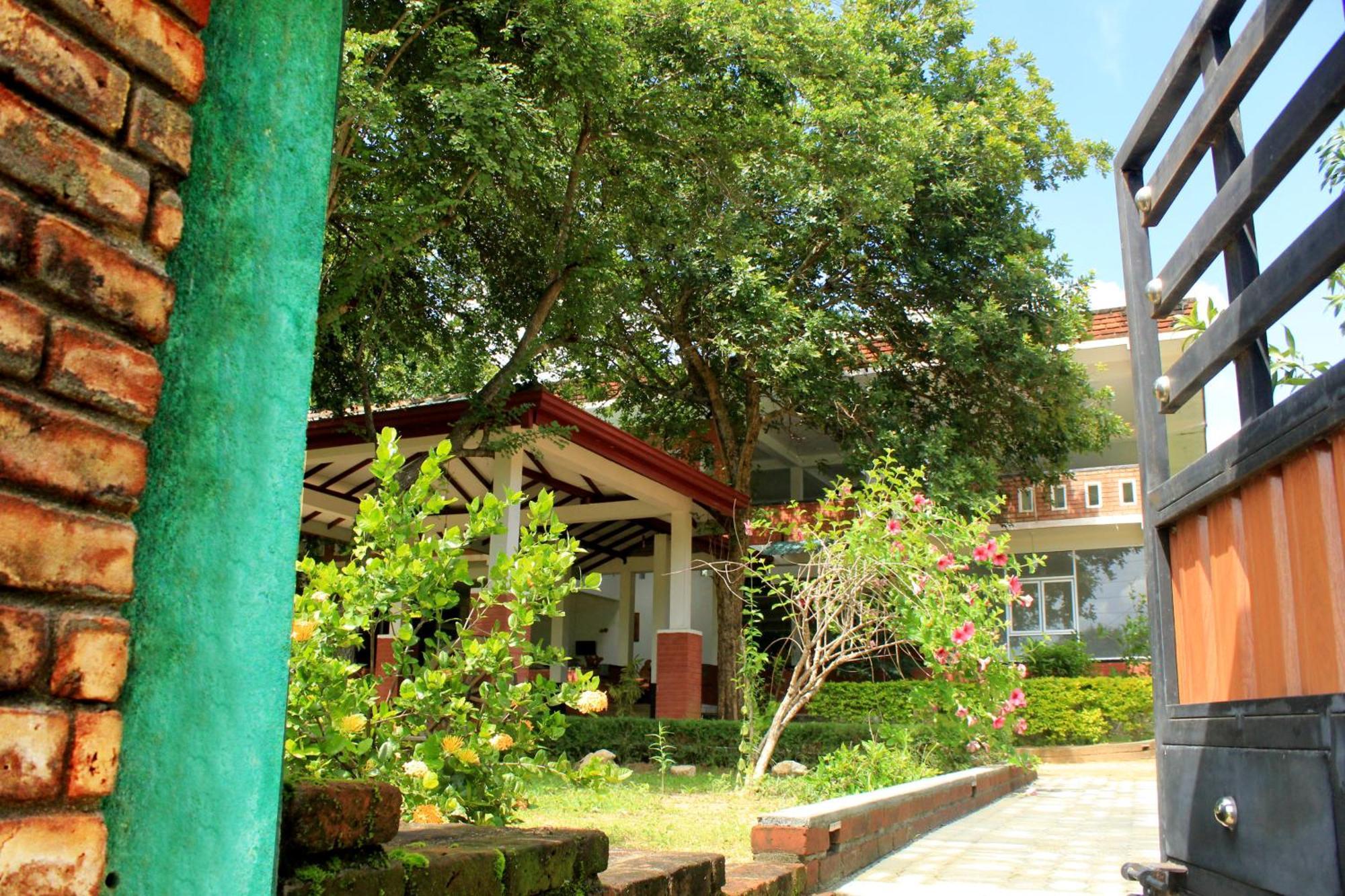 Green Hut Nature Resort Сигирия Екстериор снимка